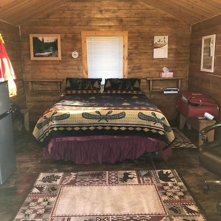 Alaska Log Cabins On The Pond Clear Creek Park Экстерьер фото